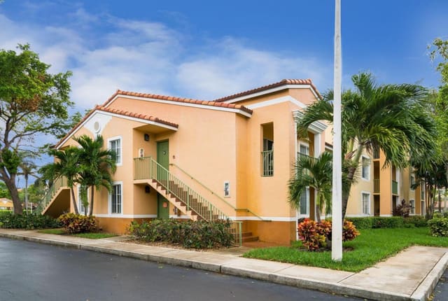 120 Yacht Club 108 Way 108, sold in Yacht Club On The Intracoastal, Hypoluxo, FL