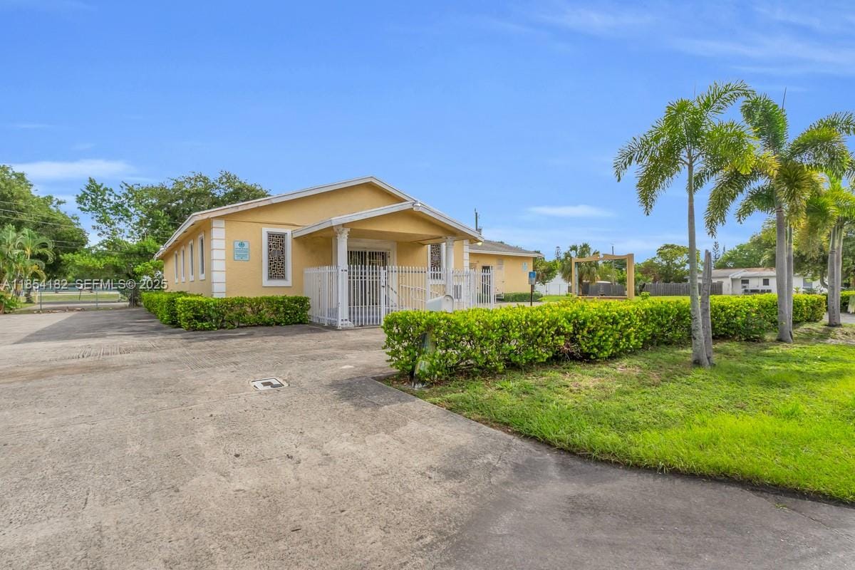 2371 NW 2nd Street, Pompano Beach, FL 33069