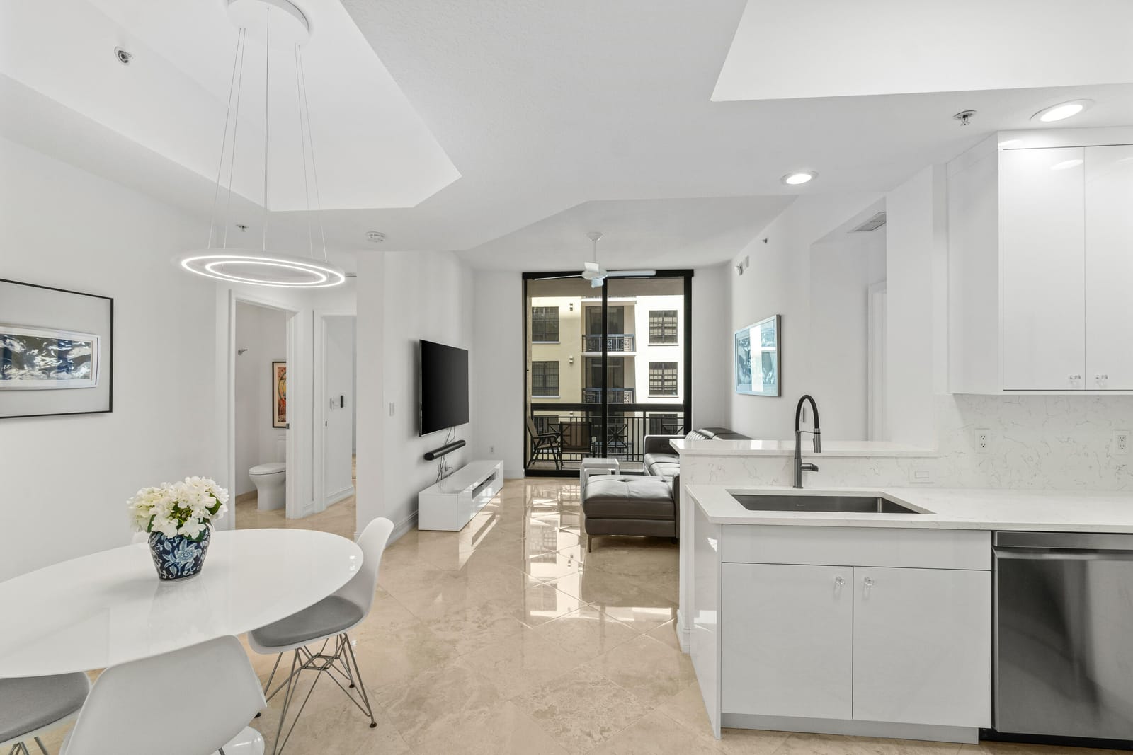 701 S Olive Avenue 1014 — photo 2