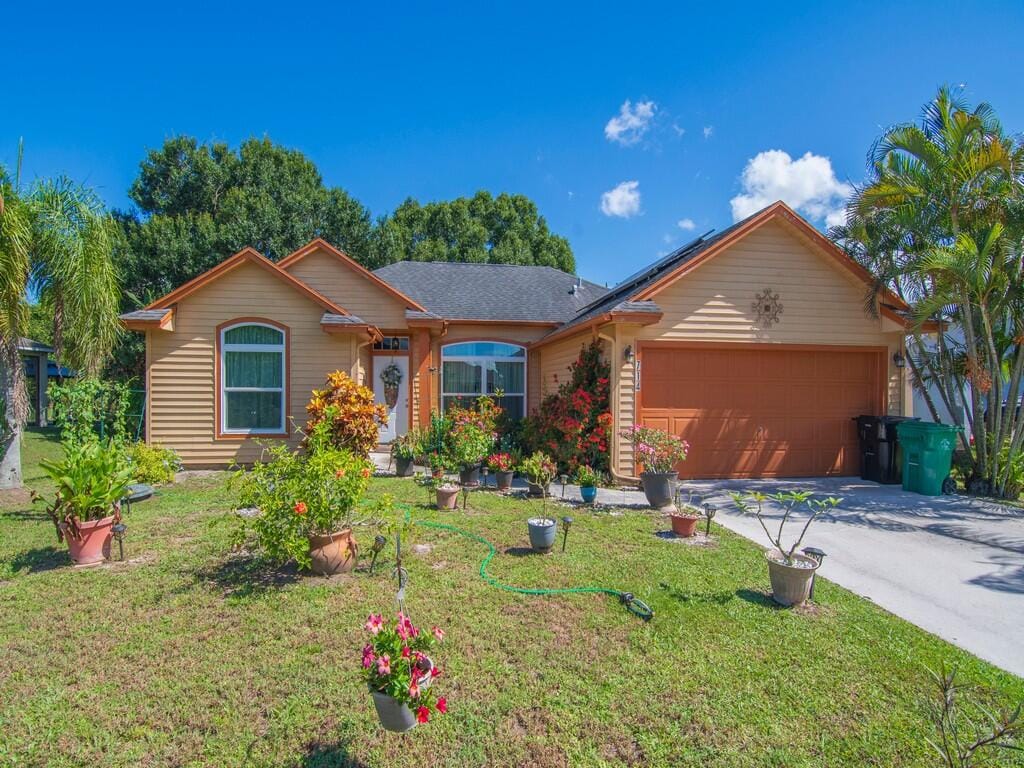 714 SW Andrew Road, Port St. Lucie, FL 34953