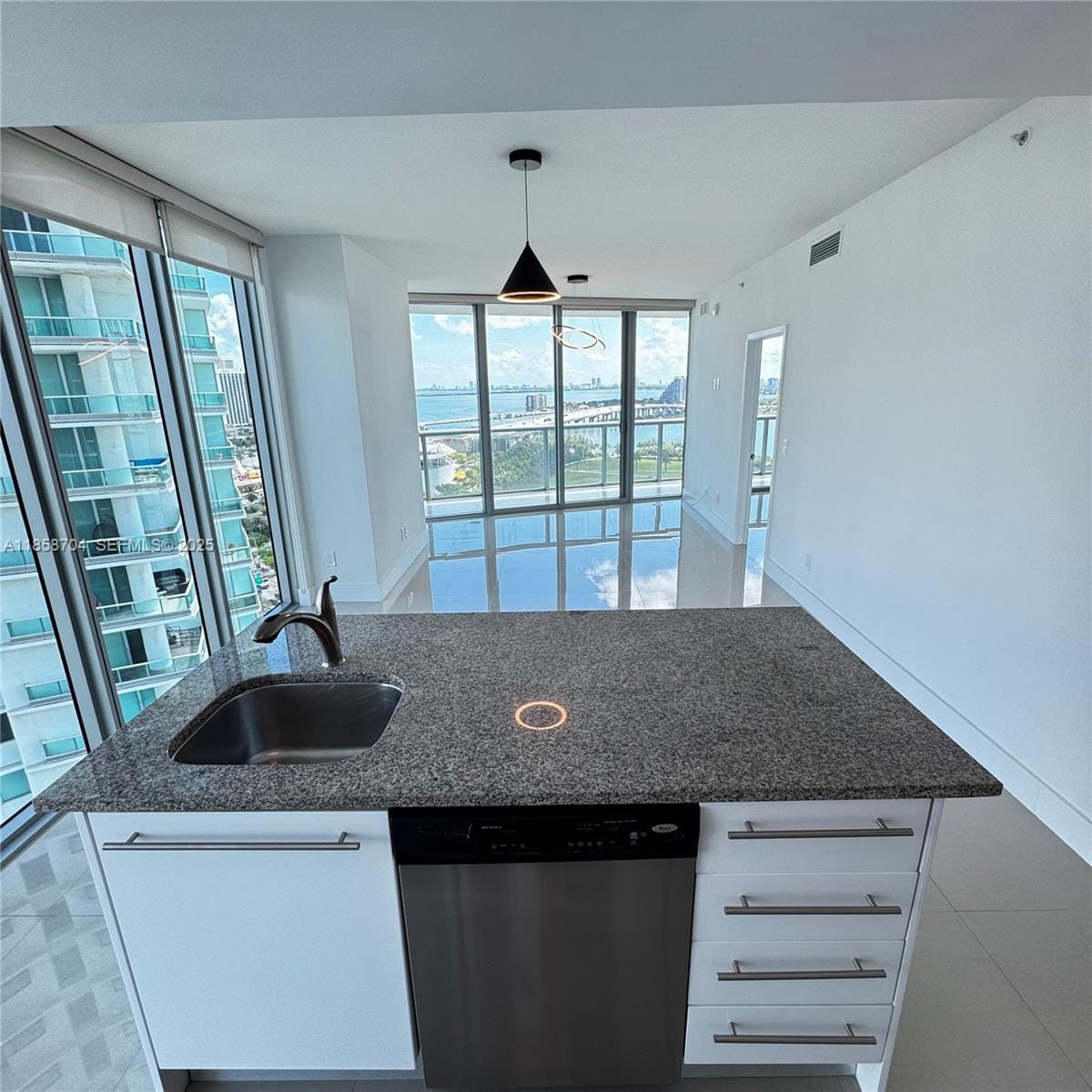 888 Biscayne Boulevard 2012, Miami, FL 33132 photo 2