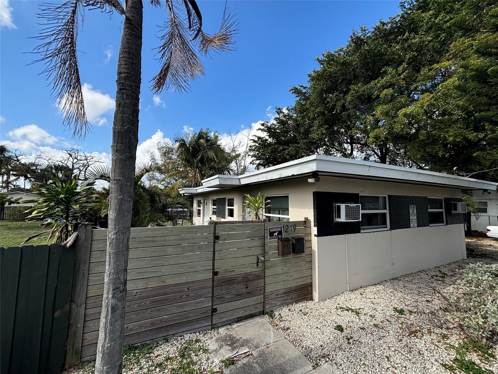 1219 NE 5th Terrace, Fort Lauderdale, FL 33304 photo 2
