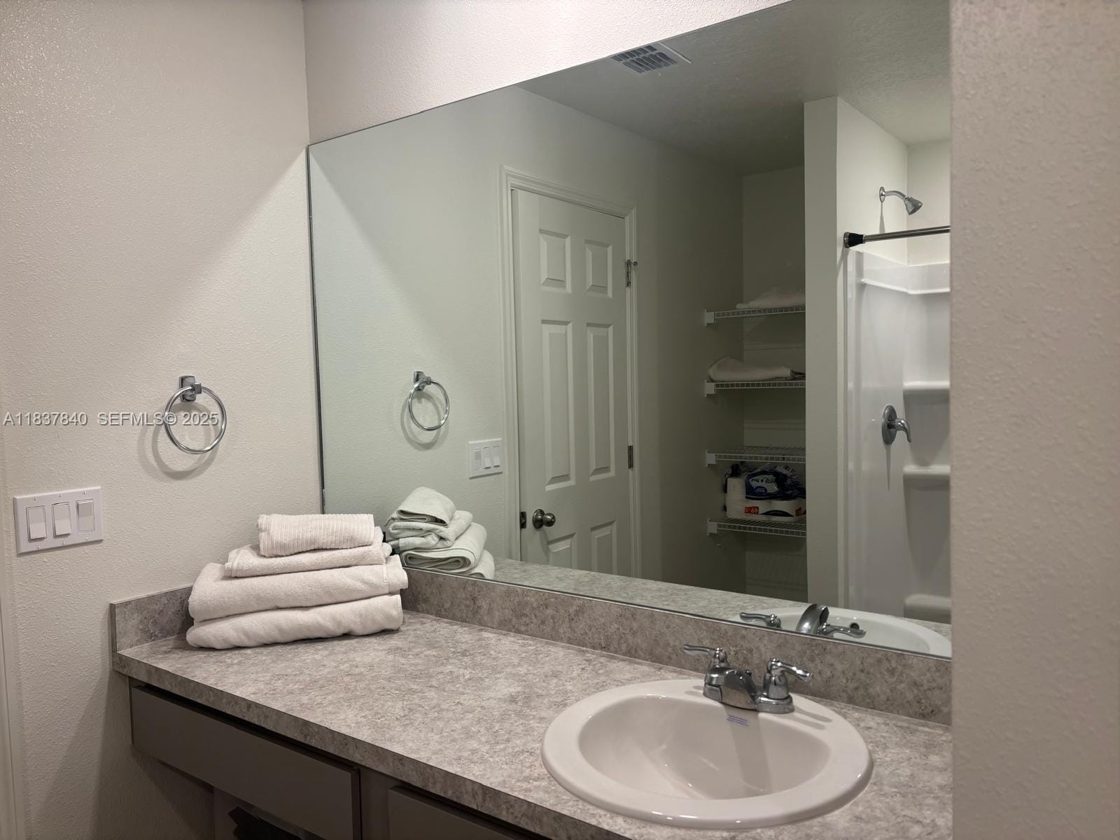 1073 SW Eureka Avenue 1073 — photo 11