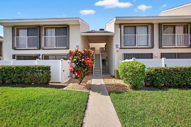 3209 S Lakeview Circle 8-103, sold in The Sands Section 1 Condominium, Hutchinson Island, FL