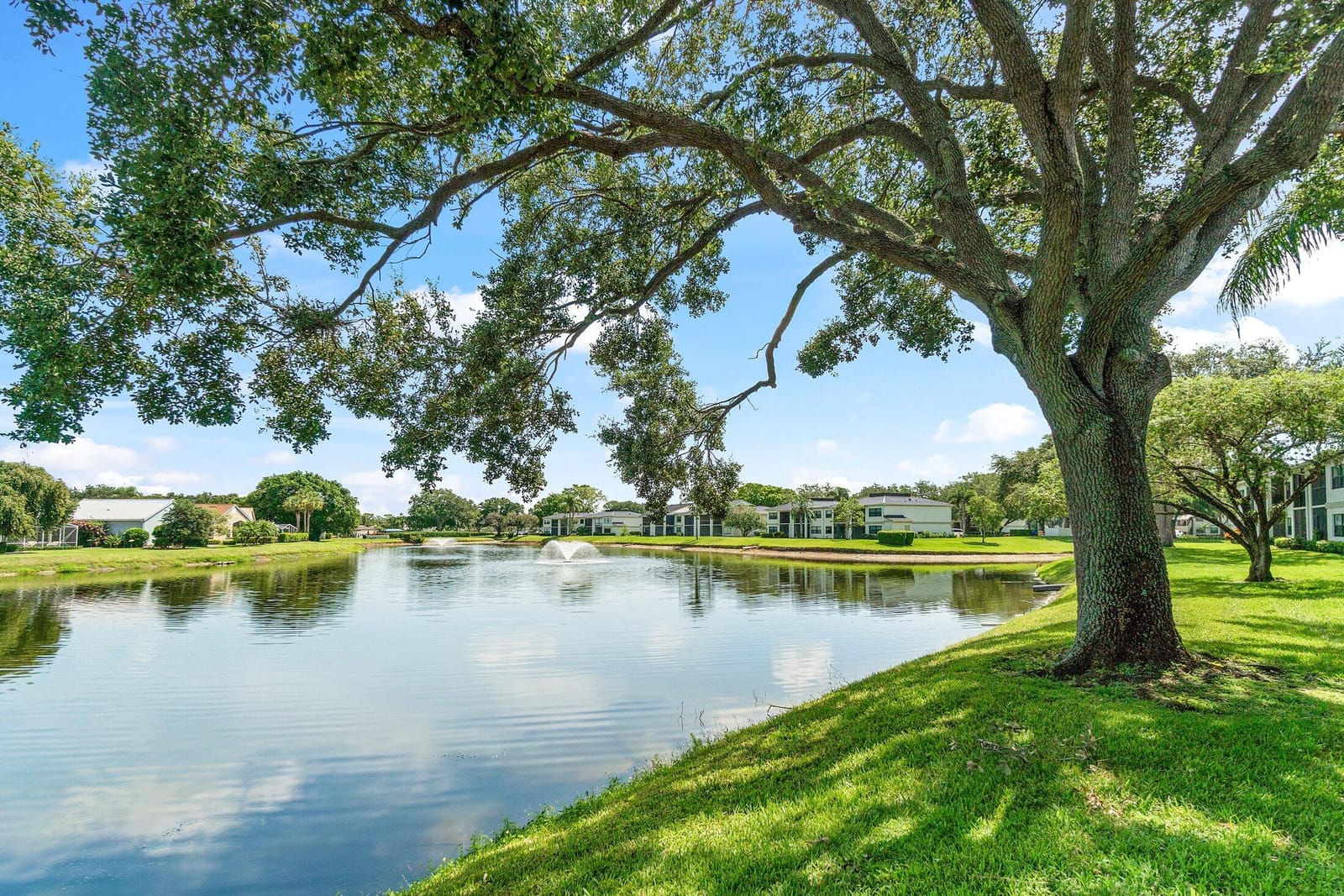 6944 Briarlake Circle 203, Palm Beach Gardens, FL 33418