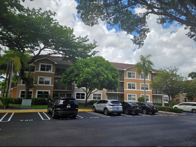 8721 Wiles Road 106, Coral Springs, FL 33067