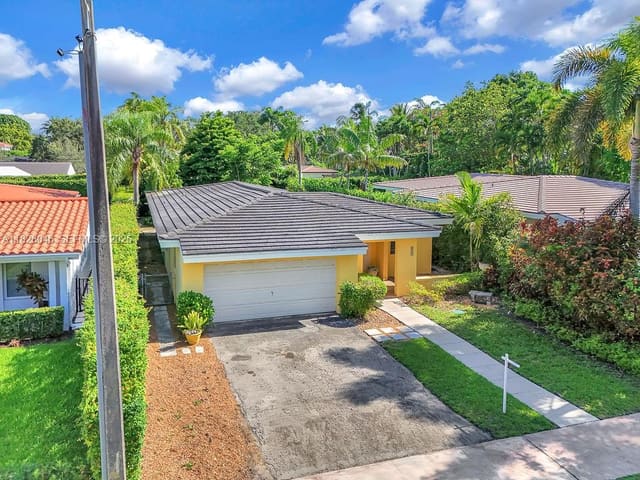527 Gerona Avenue, sold in C Gab Riviera Sec 10, Coral Gables, FL