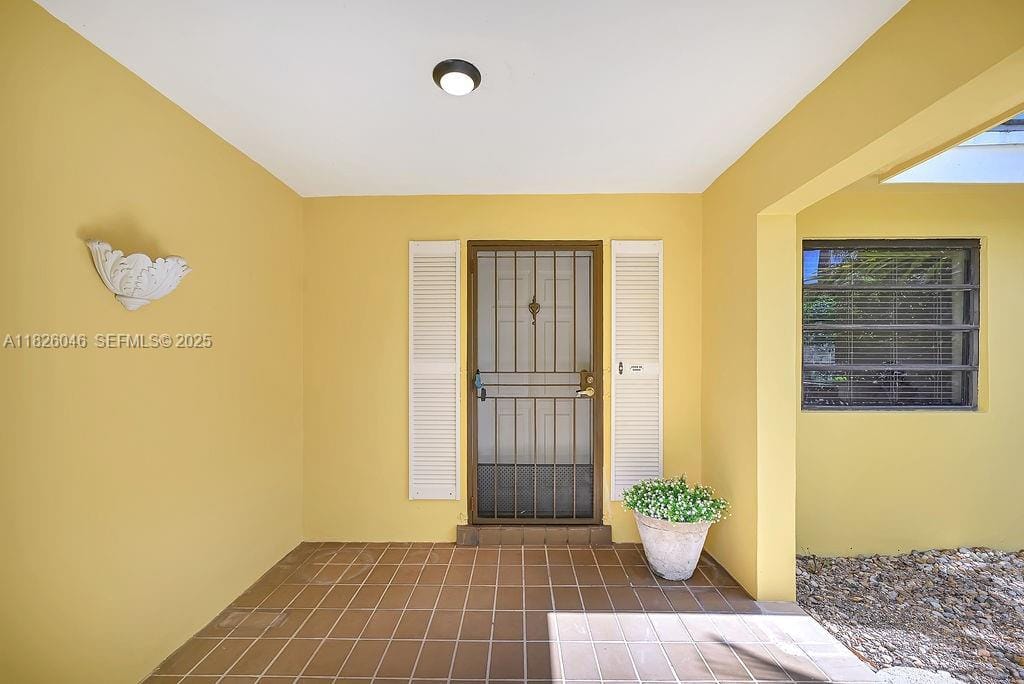 527 Gerona Avenue, Coral Gables, FL 33146 photo 7