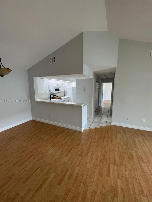 18880 NW 57th Avenue 306, Hialeah, FL 33015