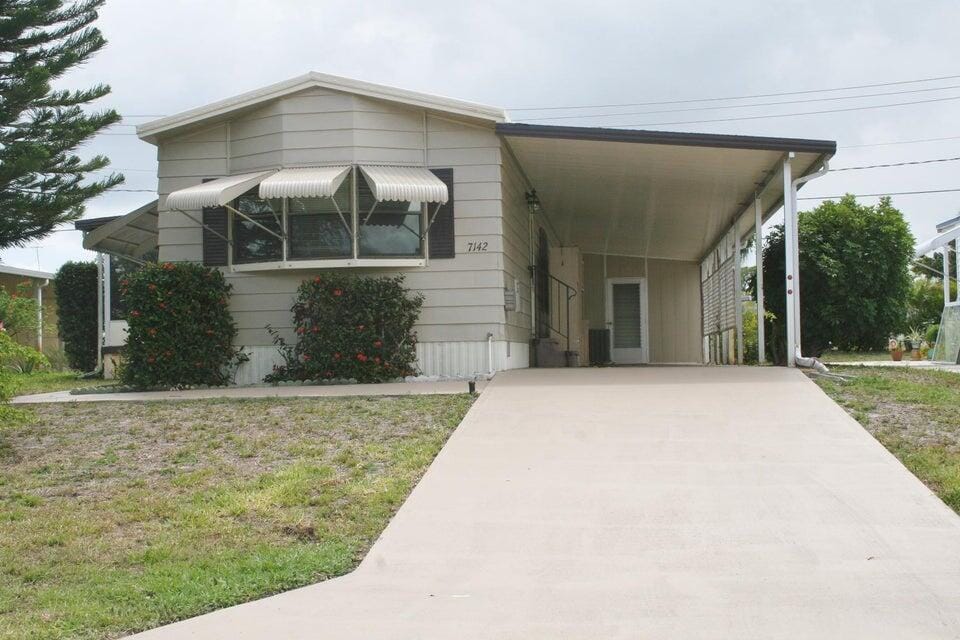 7142 SE Bluebird Circle, Hobe Sound, FL 33455