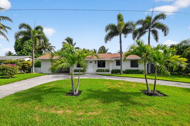 143 SE 27th Way, sold in Seacrest Estates, Boynton Beach, FL