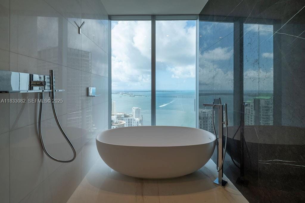 300 Biscayne Blvd Way 4603, Miami, FL 33131 photo 24