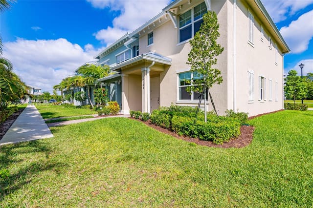 4144 Greenway Drive, Hollywood, FL 33021