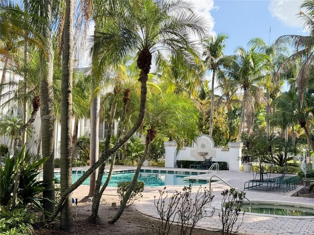 5686 Rock Island Road 123, Tamarac, FL 33319