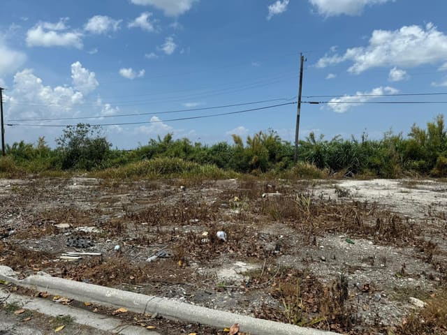 2 NW Nw Street, South Bay, FL 33493