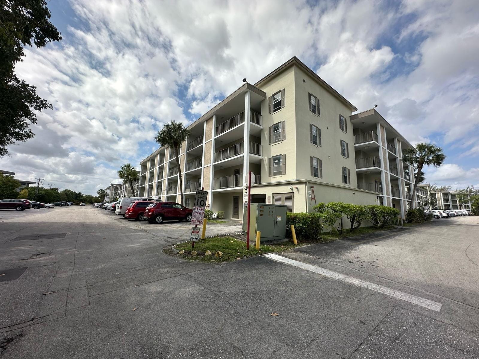 2999 NW 48th Avenue 351, Lauderdale Lakes, FL 33313
