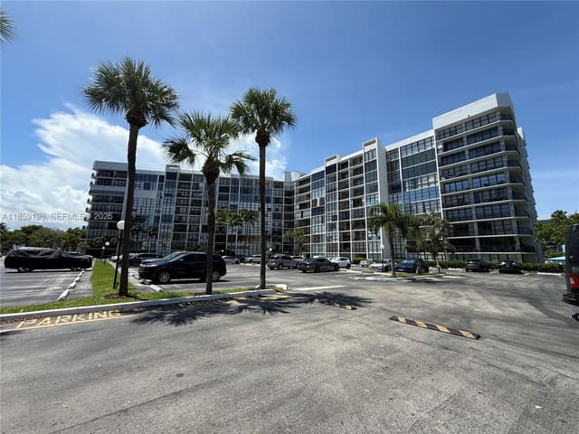 800 Parkview Drive 405, Hallandale Beach, FL 33009