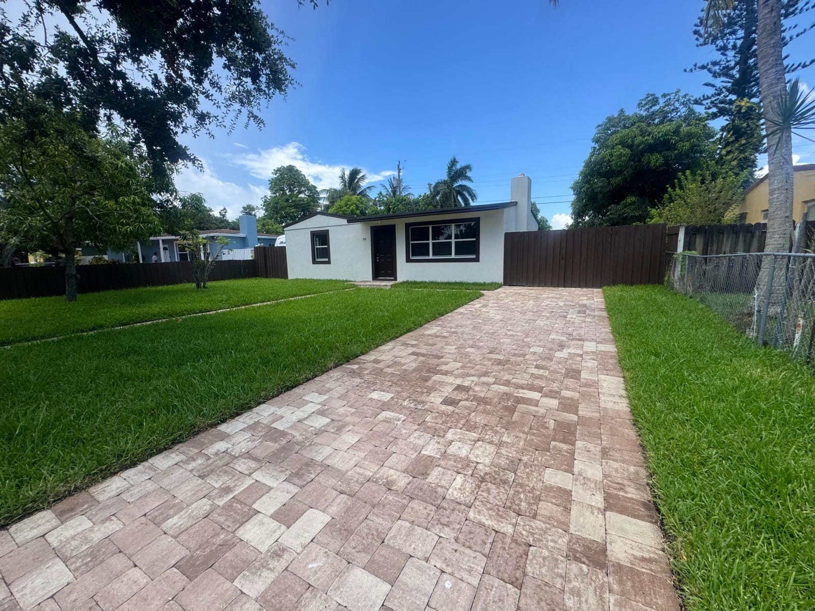 748 Aspen Road — photo 3