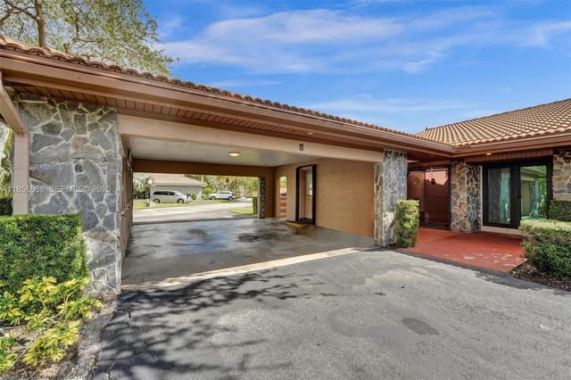 3650 N 36th Avenue 8, sold in Villa Residences Of Emera, Hollywood, FL