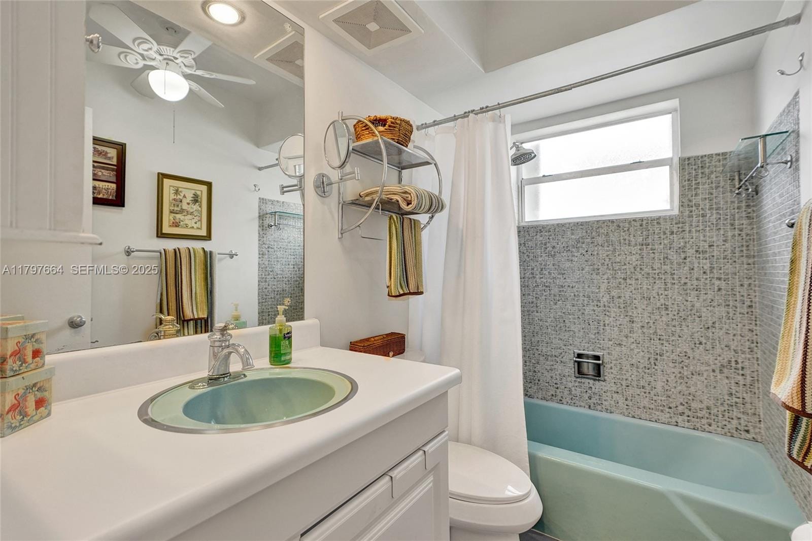 455 Paradise Isle Boulevard 209, Hallandale Beach, FL 33009 photo 19