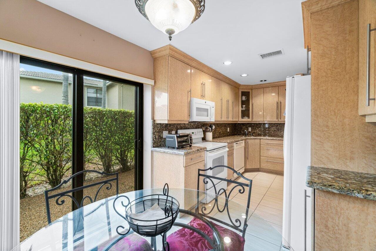 10 Stratford Drive E A, Boynton Beach, FL 33436 photo 15