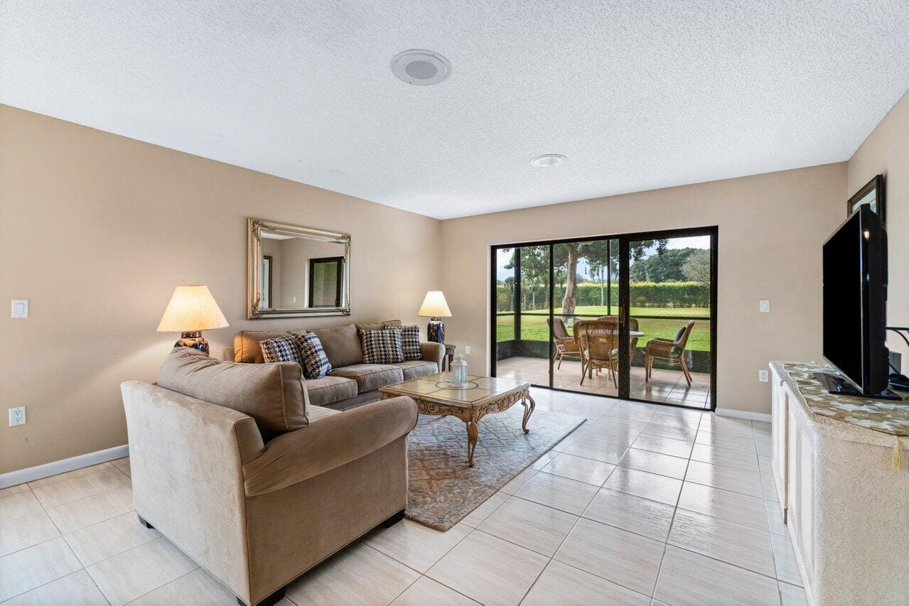 10 Stratford Drive E A, Boynton Beach, FL 33436 photo 5
