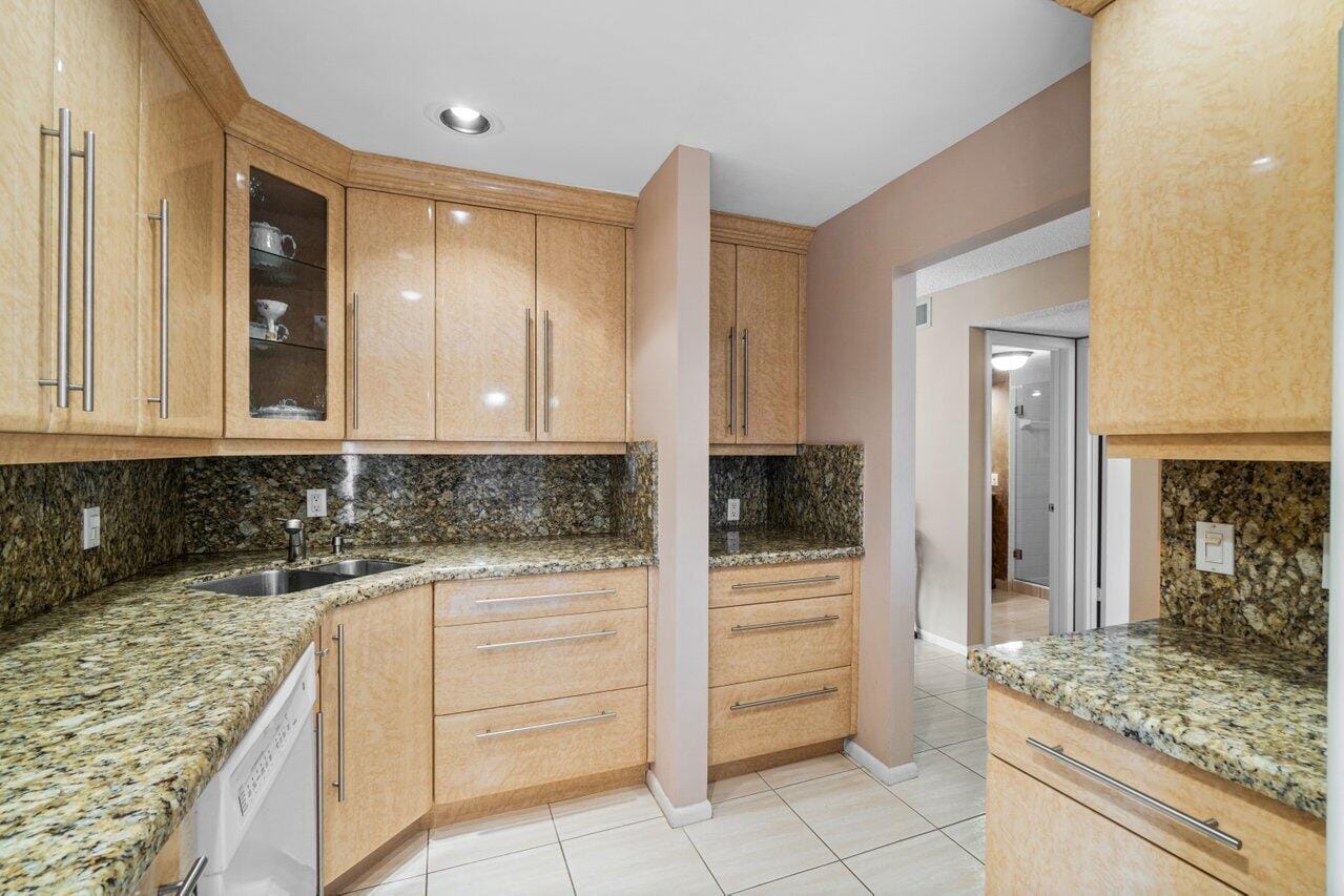10 Stratford Drive E A, Boynton Beach, FL 33436 photo 10