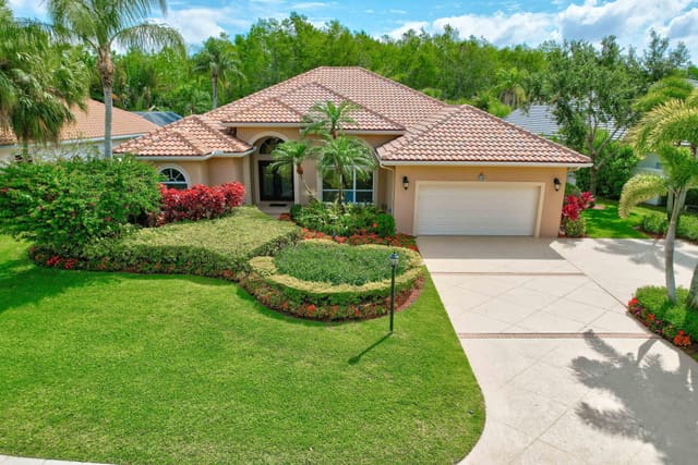 40 Cayman Place, sold in The Island, Palm Beach Gardens, FL