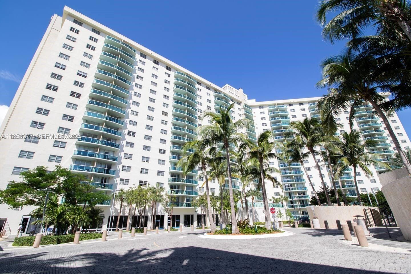 19370 Collins Avenue 1420, Sunny Isles Beach, FL 33160 photo 2