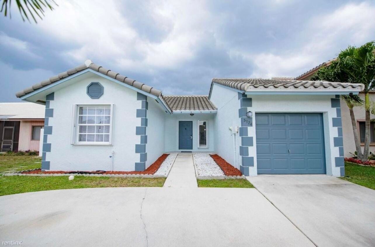 5924 Strawberry Lakes Circle, Lake Worth, FL 33463