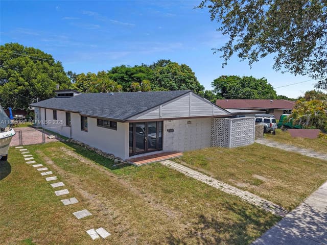 16313 SW 99th Place, Miami, FL 33157