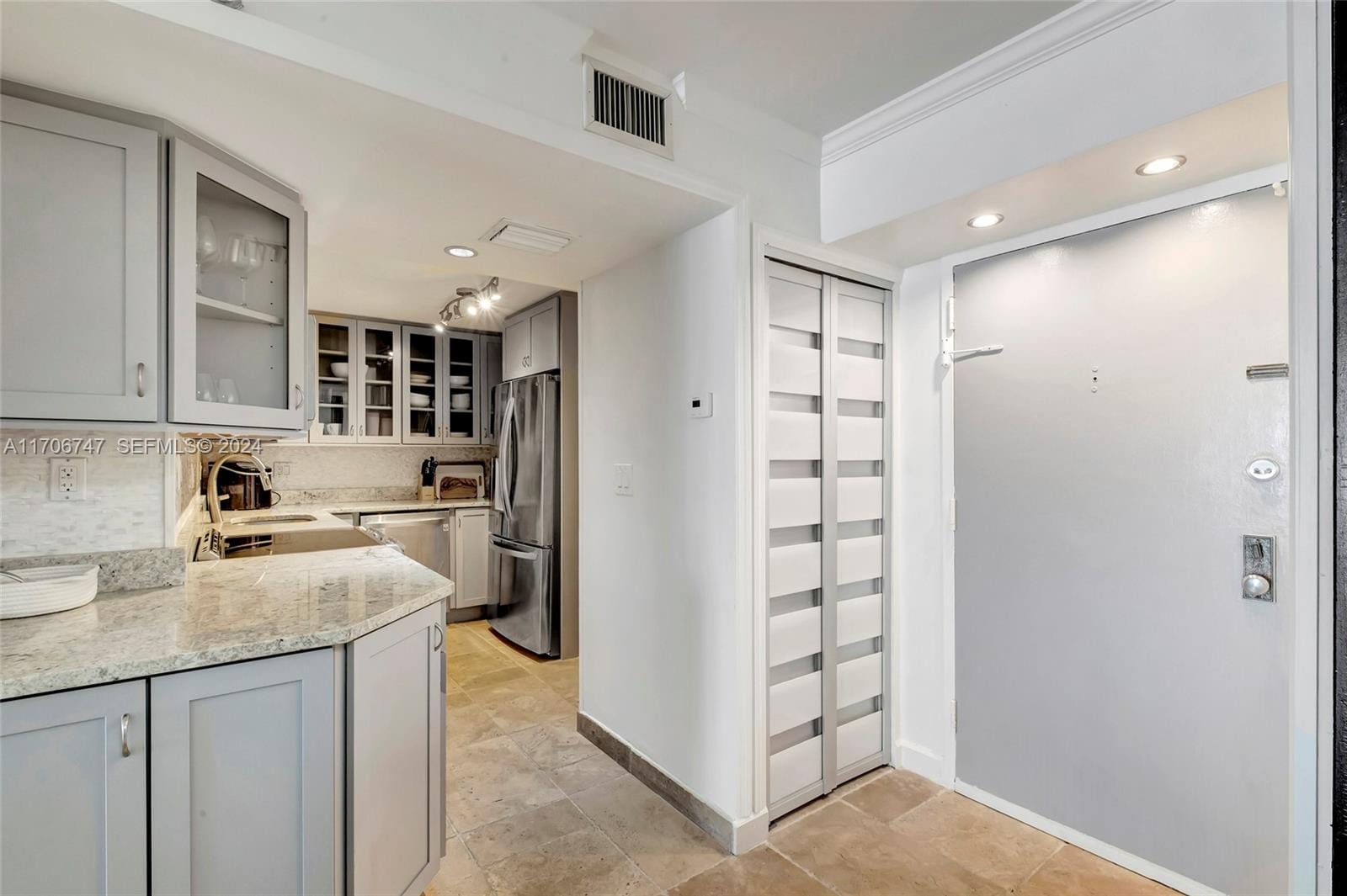 2401 Collins Avenue 1411, Miami Beach, FL 33140 photo 3