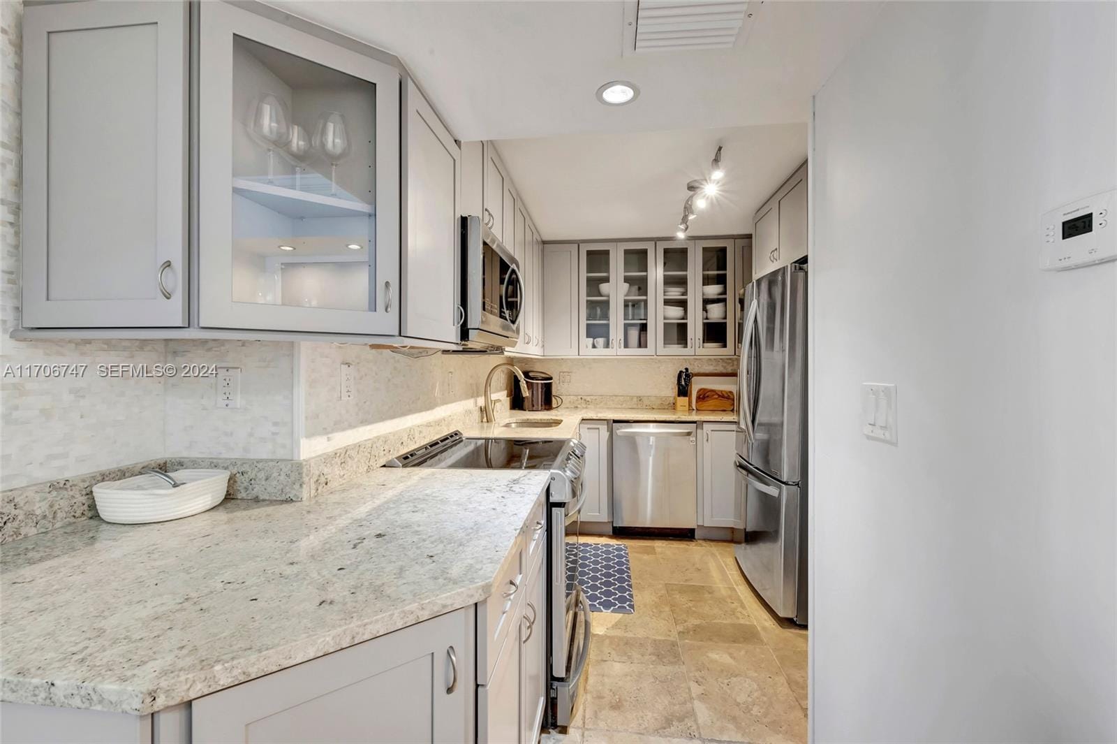 2401 Collins Avenue 1411, Miami Beach, FL 33140 photo 4