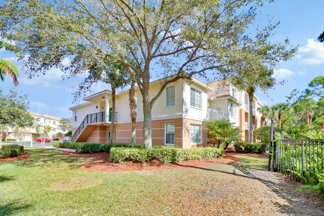 1212 Myrtlewood Circle E, Palm Beach Gardens, FL 33418