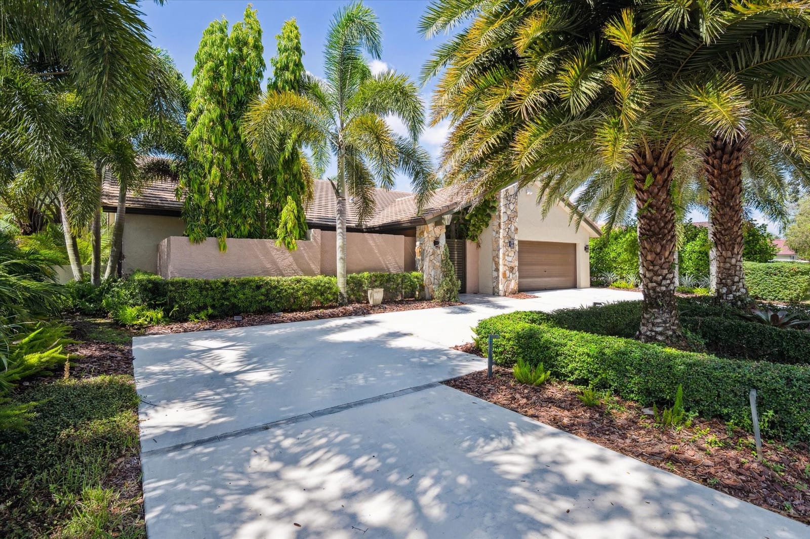 9700 NW 10th Street, Plantation, FL 33322