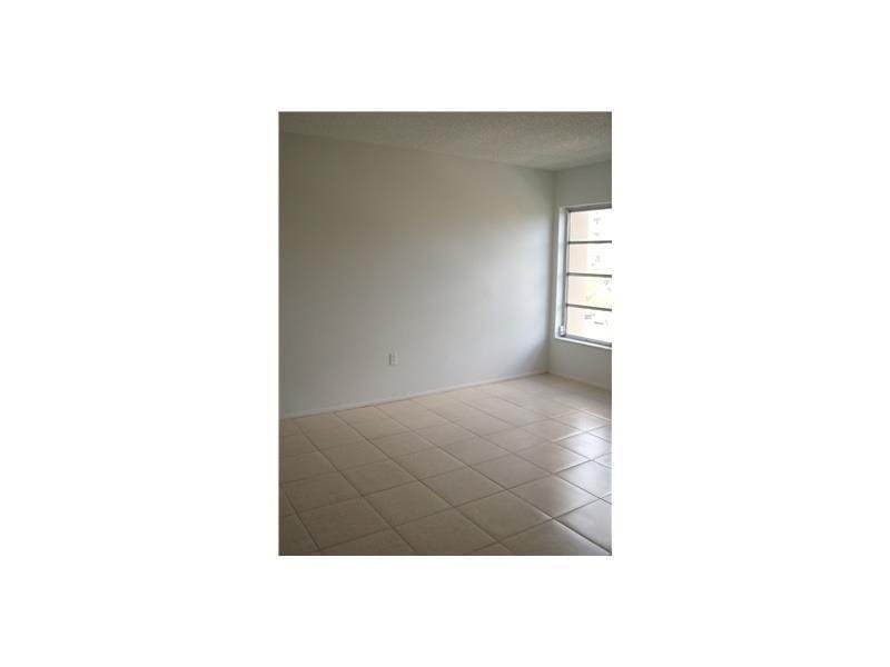 4158 Inverrary Drive 404 — photo 8