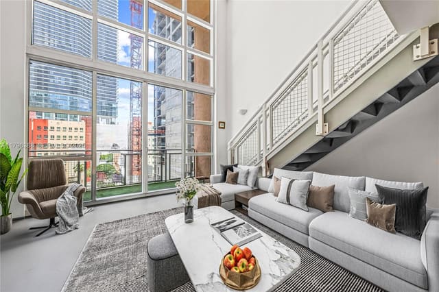 244 Biscayne Boulevard 645, Miami, FL 33132