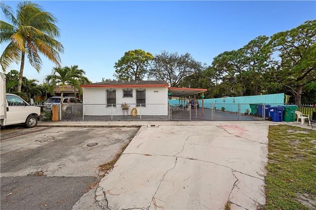 3834 NW 213th Street, sold in Vista Verde Townhouse Sec, Miami Gardens, FL