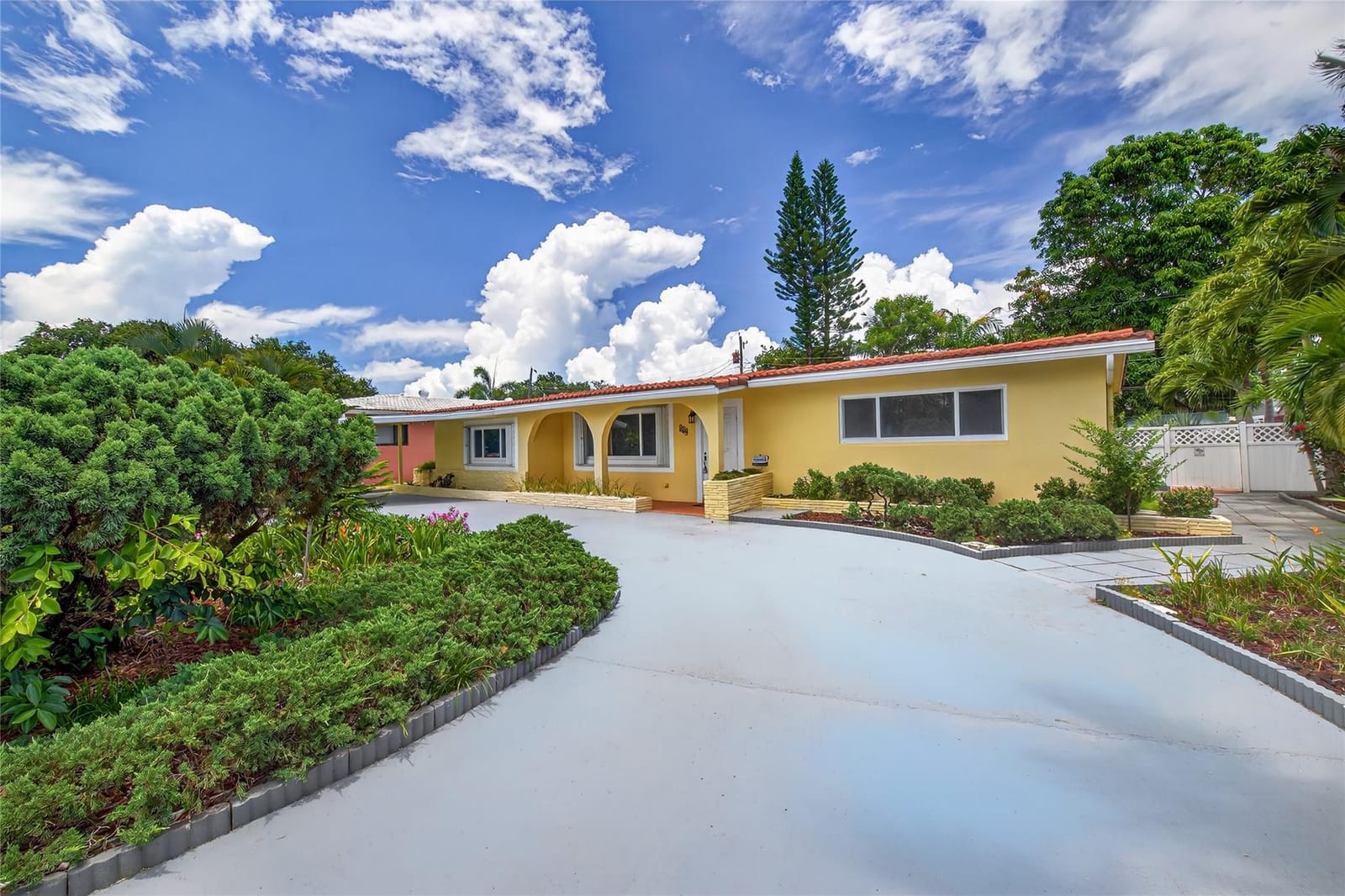 942 NE 25th Avenue, Pompano Beach, FL 33062
