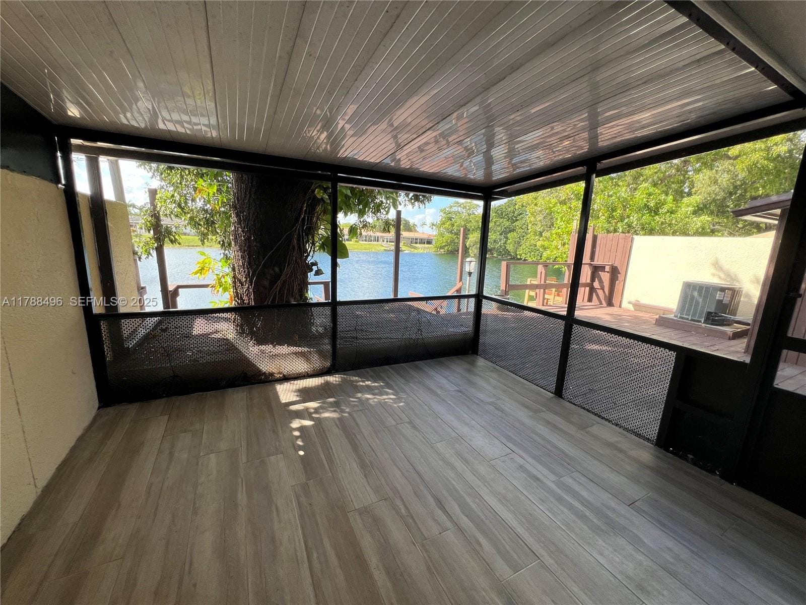13922 Kendale Lakes Drive — photo 9