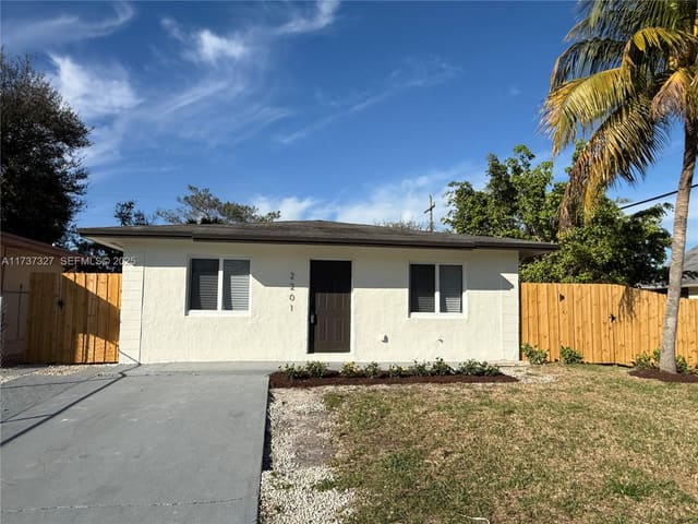 2201 NW 6th Court, sold in Washington Park, Fort Lauderdale, FL