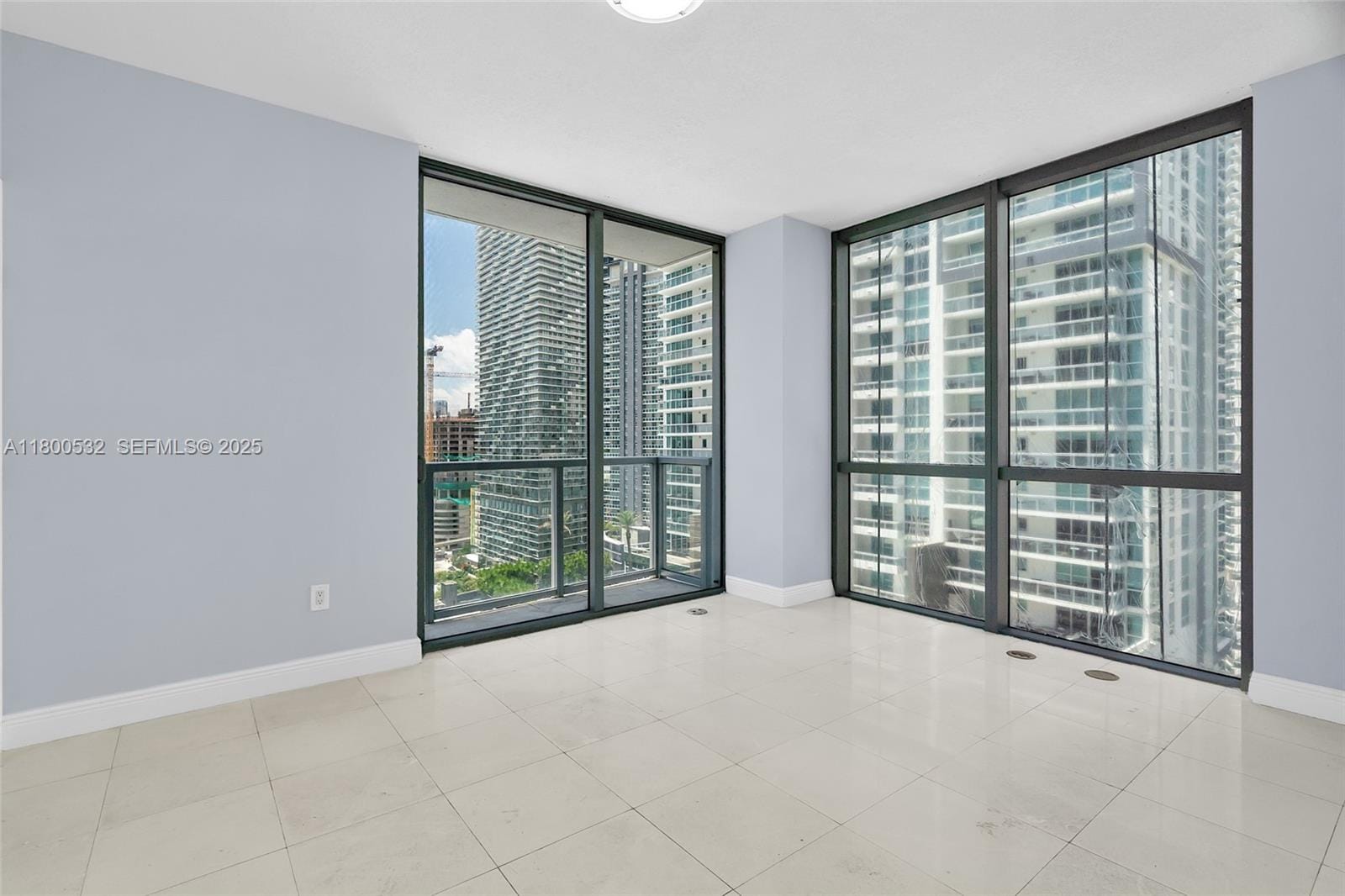 1060 Brickell Avenue 1811, Miami, FL 33131 photo 2