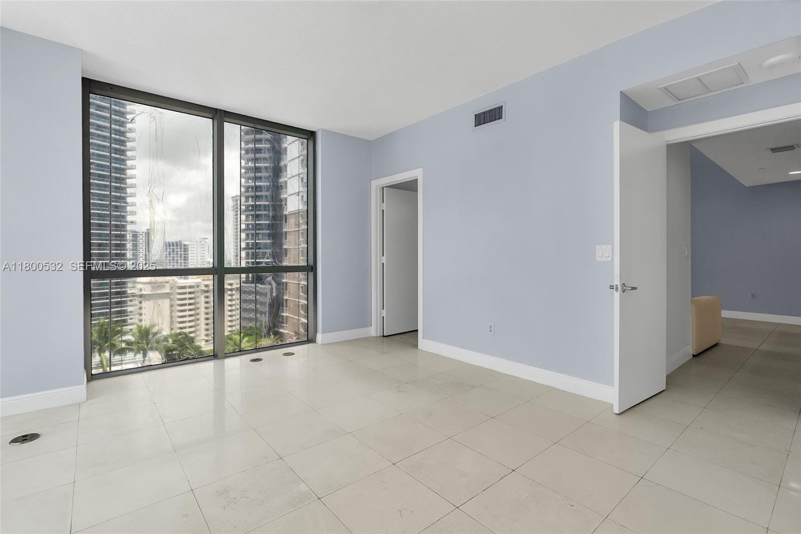 1060 Brickell Avenue 1811, Miami, FL 33131 photo 4