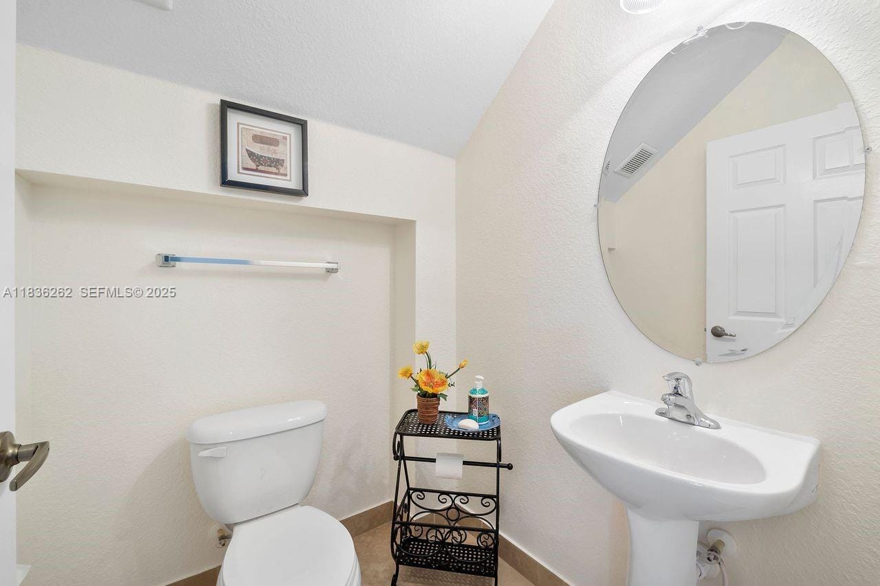 2851 W Prospect Road 1306, Tamarac, FL 33309 photo 14