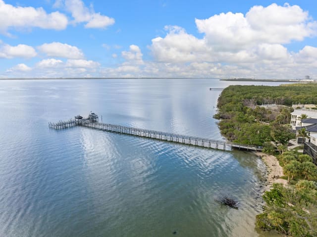 7671 Pelican Pointe Drive, Jensen Beach, FL 34957