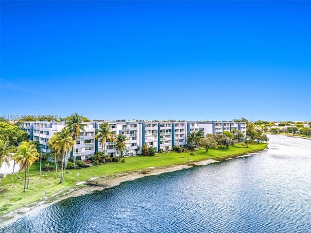 9357 Fontainebleau Boulevard 207D, Miami, FL 33172