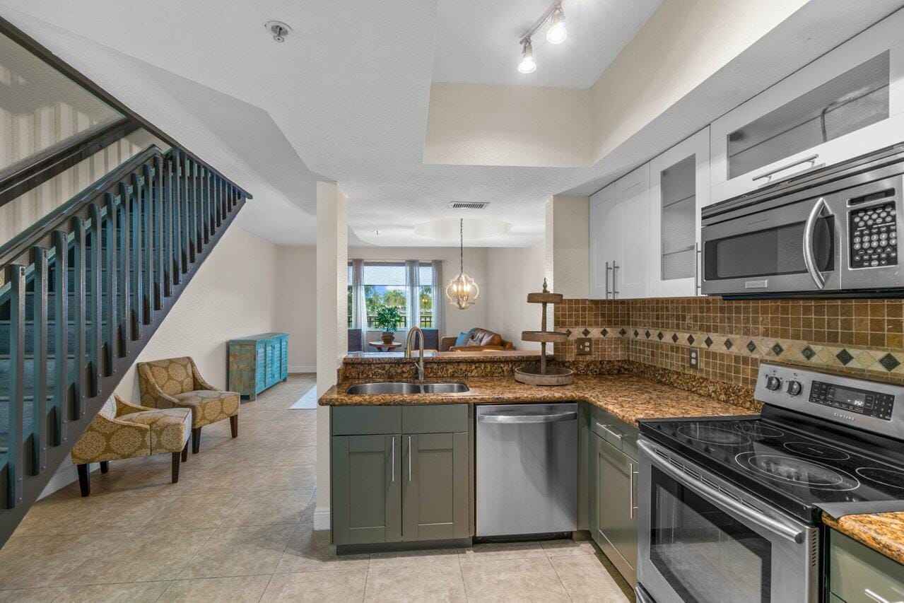 751 SW 148th Avenue 1010, Sunrise, FL 33325 photo 2