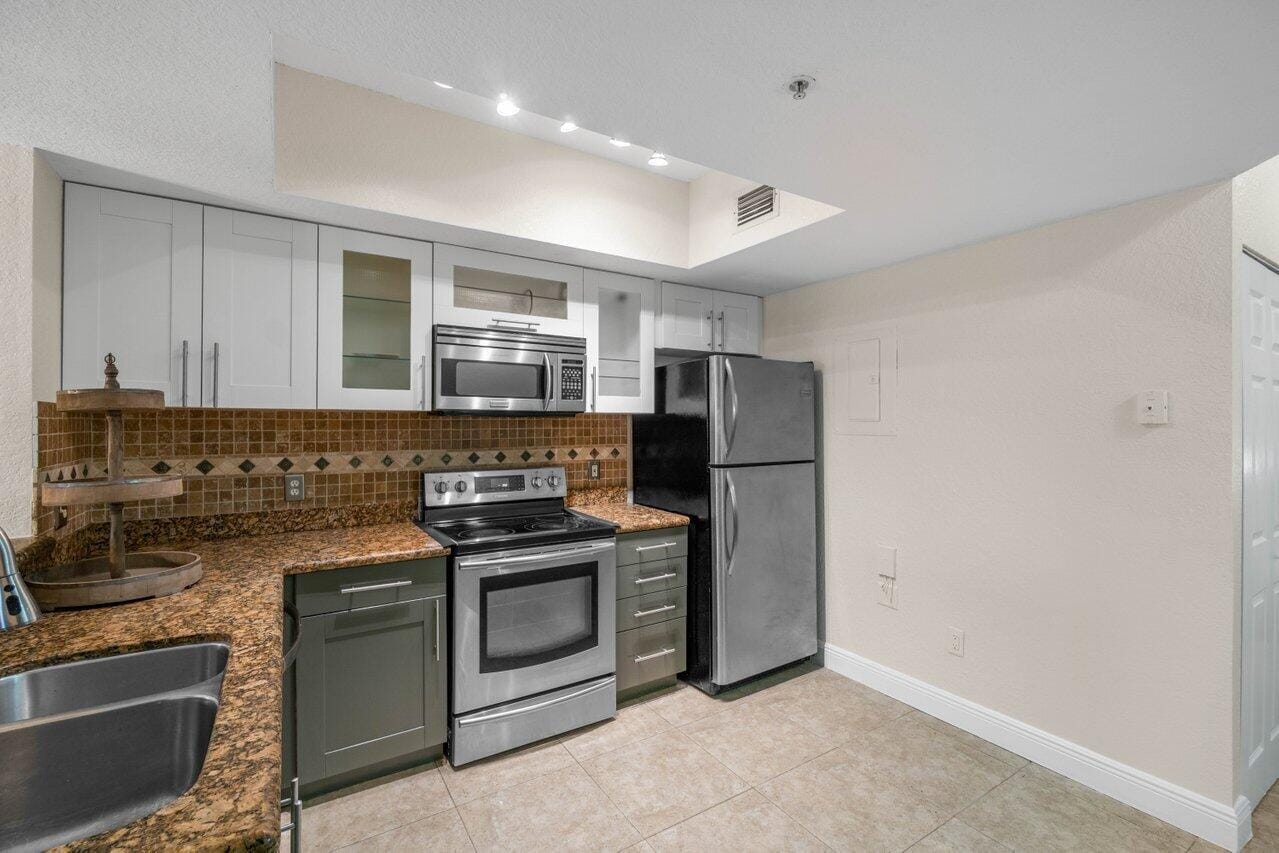 751 SW 148th Avenue 1010, Sunrise, FL 33325 photo 6