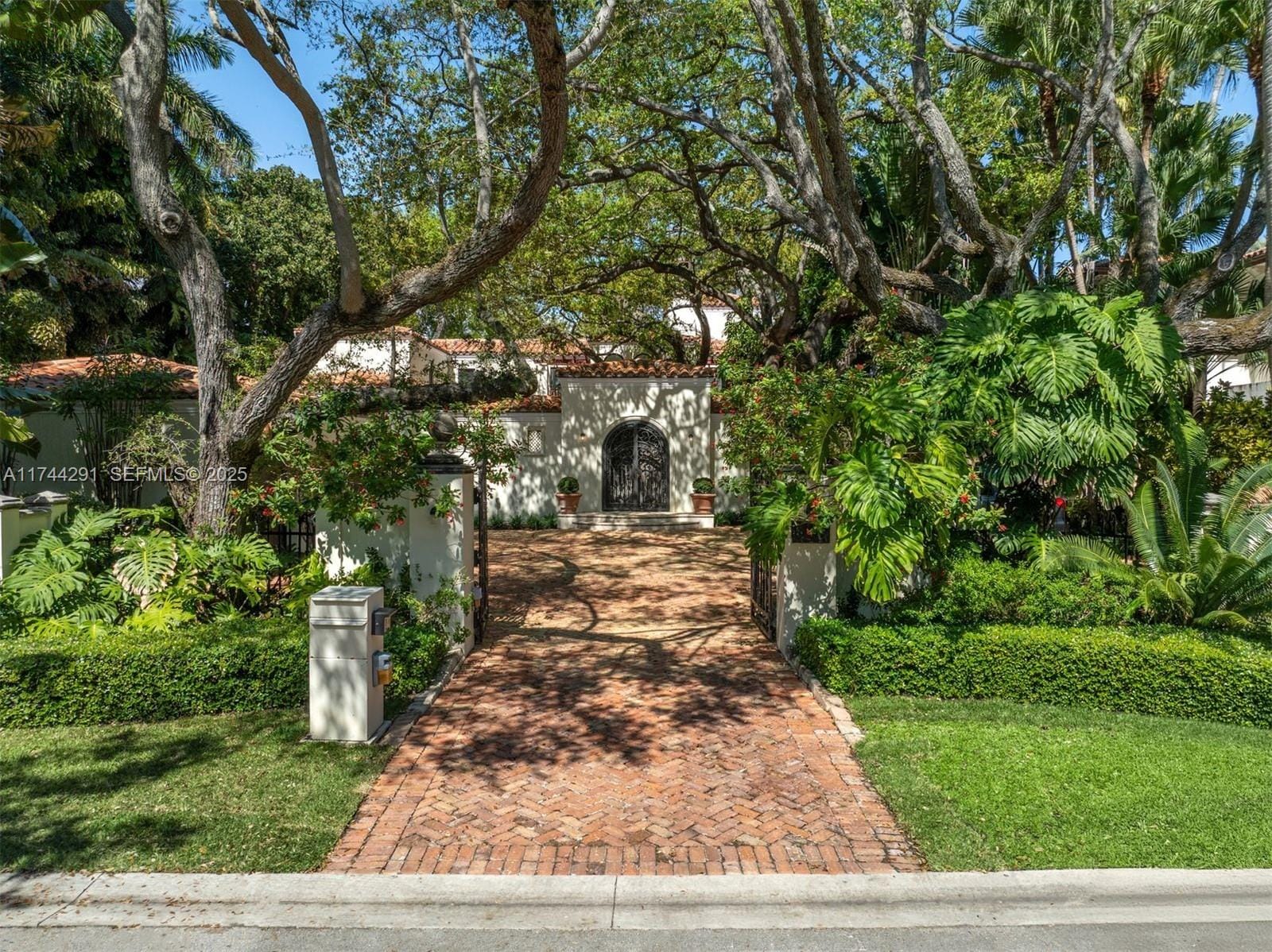 1425 W 27th Street, Miami Beach, FL 33140