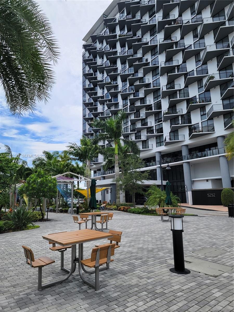5252 NW 85th Avenue 1601, Doral, FL 33166 photo 2